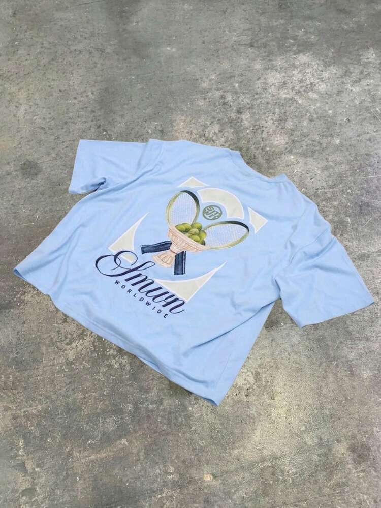 メンズ ライトブルー クルーネック ボックスフィット プリントTシャツ テニスグラフィックと「WORLDWIDE」テキスト 半袖 夏カジュアルティー