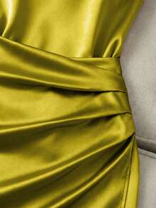Franclia Vestido assimétrico justo ao corpo, sem mangas, com gola alta brilhante e modelagem brilhante, em tecido sem brilho. Ideal para mulheres. - Amarelo Mustarda - Ver 4