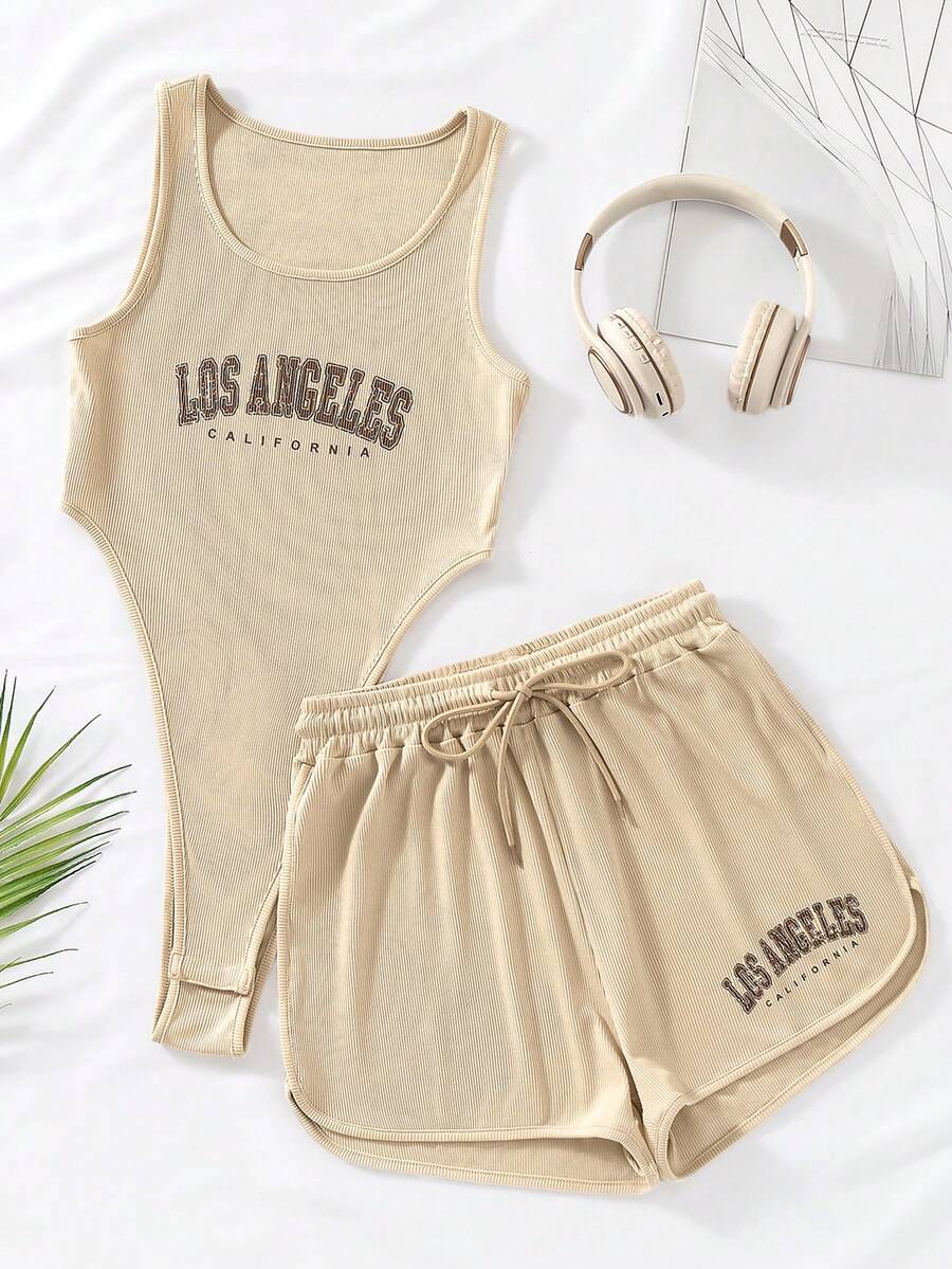 SHEIN Unity Bộ đồ nữ gồm áo liền quần cổ tròn in chữ và quần short cạp chun, kiểu dáng thường ngày, gồm 2 món. - Màu be - Xem 1