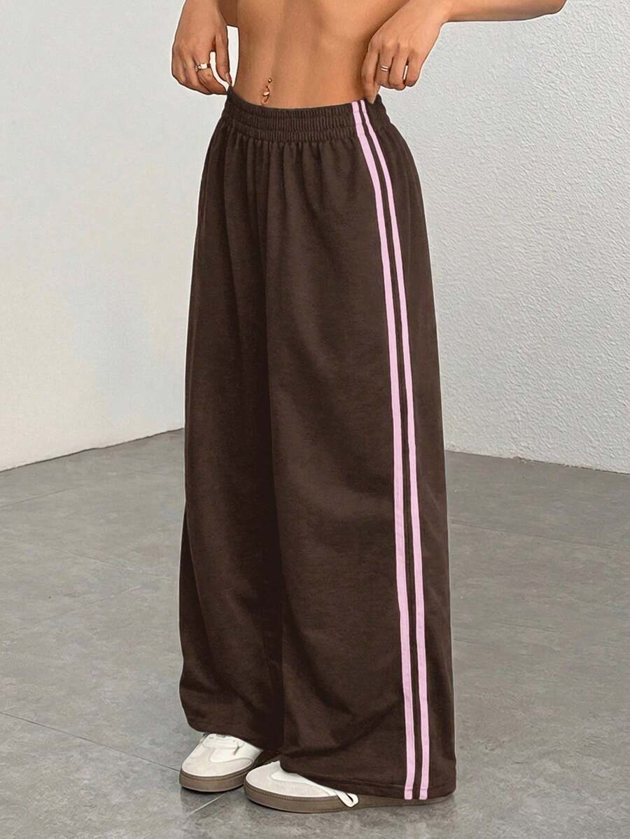SHEIN EZwear Calça Casual com Listras Laterais Marrons Plus Size para Mulheres, Moda Minimalista, Uso Diário, Adequada para Formatura, Volta às Aulas, Traje de Professor - Castanho - Visão 1