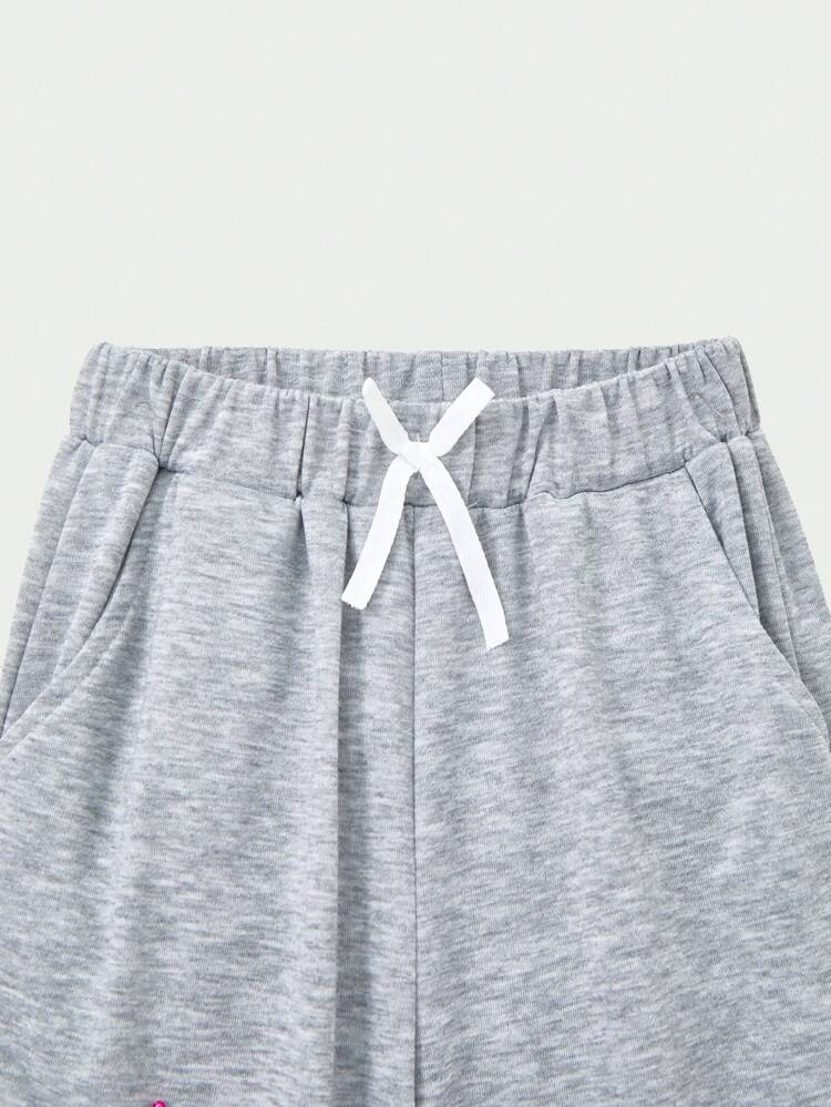 男童休闲T恤套装（2件套），咖啡色圆领短袖CA字母印花T恤搭配灰色长裤，适合日常穿着、外出、学校聚会等场合。 - 灰色 - 查看 7