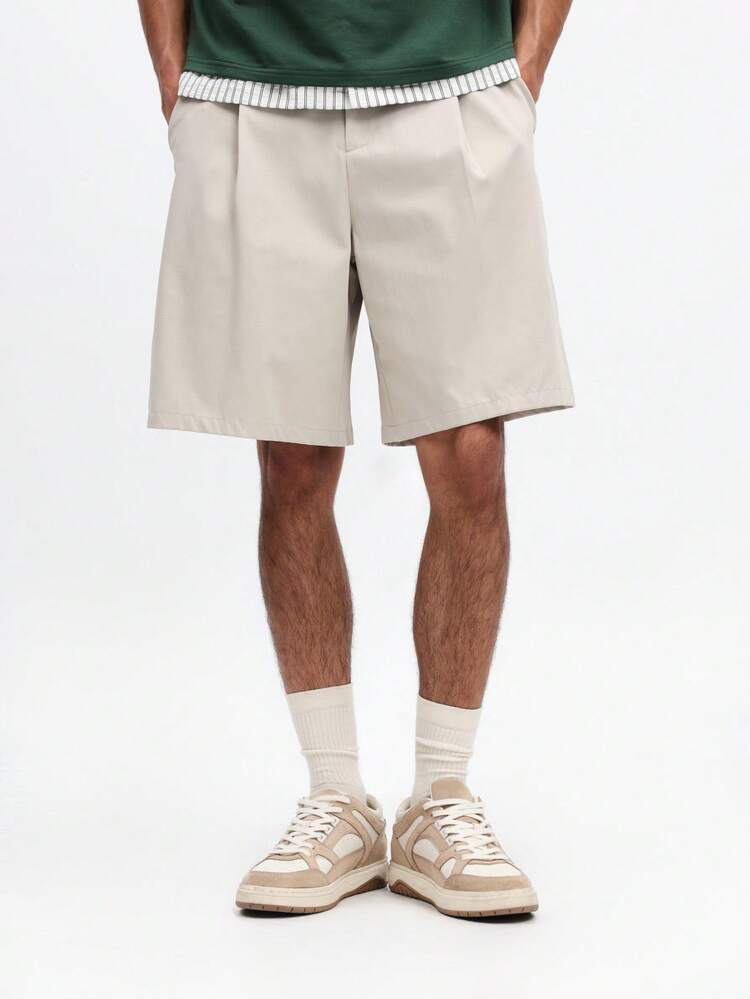 남성용 플리츠 베이지 드레스 반바지, 여유로운 핏으로 여름 비즈니스 캐주얼 오피스웨어에 완벽