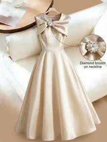 Lyxana Abito elegante color albicocca con collo rotondo, plissettatura irregolare, decorazione con bottoni a diamante, senza maniche, con vita segnata, adatto per San Valentino, Pasqua, Festa del Lavoro, compleanni, appuntamenti, feste, occasioni formali, outfit da insegnante, look di alta energia, viaggi e vacanze, stile di strada, primavera ed estate - Albicocca - Visualizzare 3