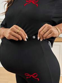 SHEIN Bow Print T-Shirt Paired With Adjustable Waist Slim Flare Pants, Solid Color Maternity 2 Pieces Set - Black - View 4