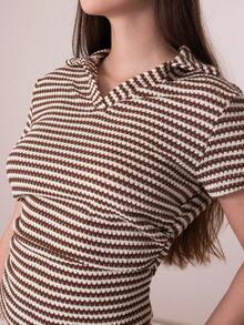 Duda Rubert 女款 V 领短袖 T 恤，夏季修身短款露肩 Polo 衫 - 咖啡棕 - 查看 6