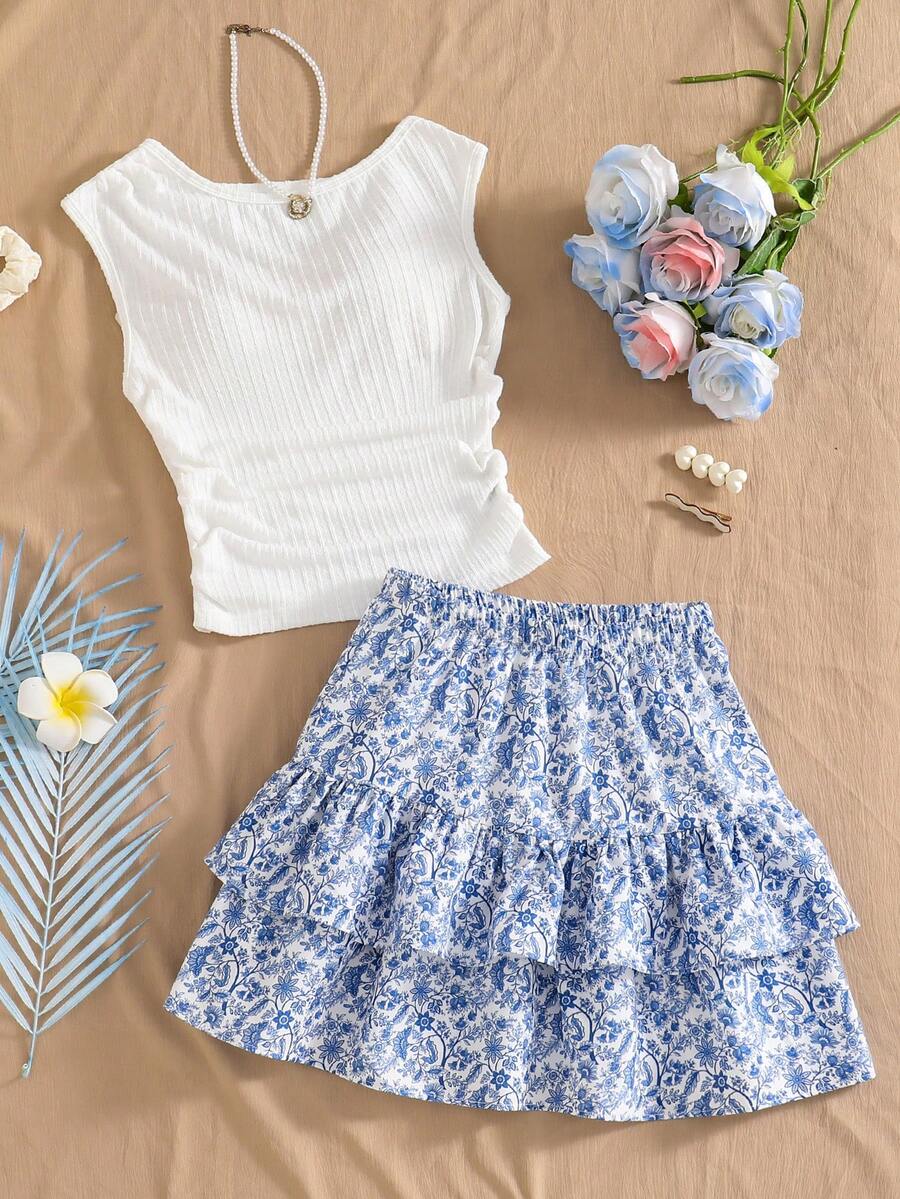 SHEIN Elladie kids 这款少女新款两件套套装,时尚休闲,充满度假风情。舒适的弹力针织提花蓝色圆领套头背心搭配同色系双层蛋糕裙,尽显优雅气质。背心的腰部和下摆采用褶裥设计,打造出精致优雅的整体造型。这款高品质套装适合日常穿着,也适合度假、旅行和聚会等场合,是春夏的理想之选。 - 彩色 - 查看 1