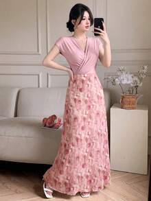 Celisse 粉色交叉领T恤和缎面印花裙两件套，优雅女装 - 粉色 - 查看 3