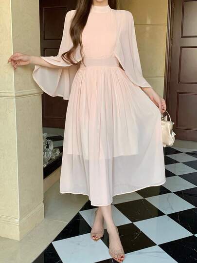 DAZY Đầm ngắn nữ thanh lịch cổ đứng phối lưới màu ombre, kiểu dáng trang nhã.