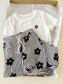 SHEIN Ensemble t-shirt à manches courtes col rond et pantalon ample avec imprimé floral rayé, tenue décontractée d'été pour préadolescentes en vacances - Noir et Blanc - Voir 6