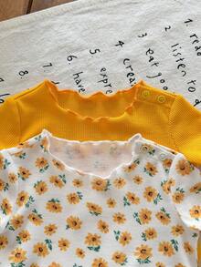 SHEIN LMoss Kids 新生女宝宝夏季休闲碎花荷叶边圆领短袖上衣和裤子四件套针织睡衣套装 - 彩色 - 查看 4