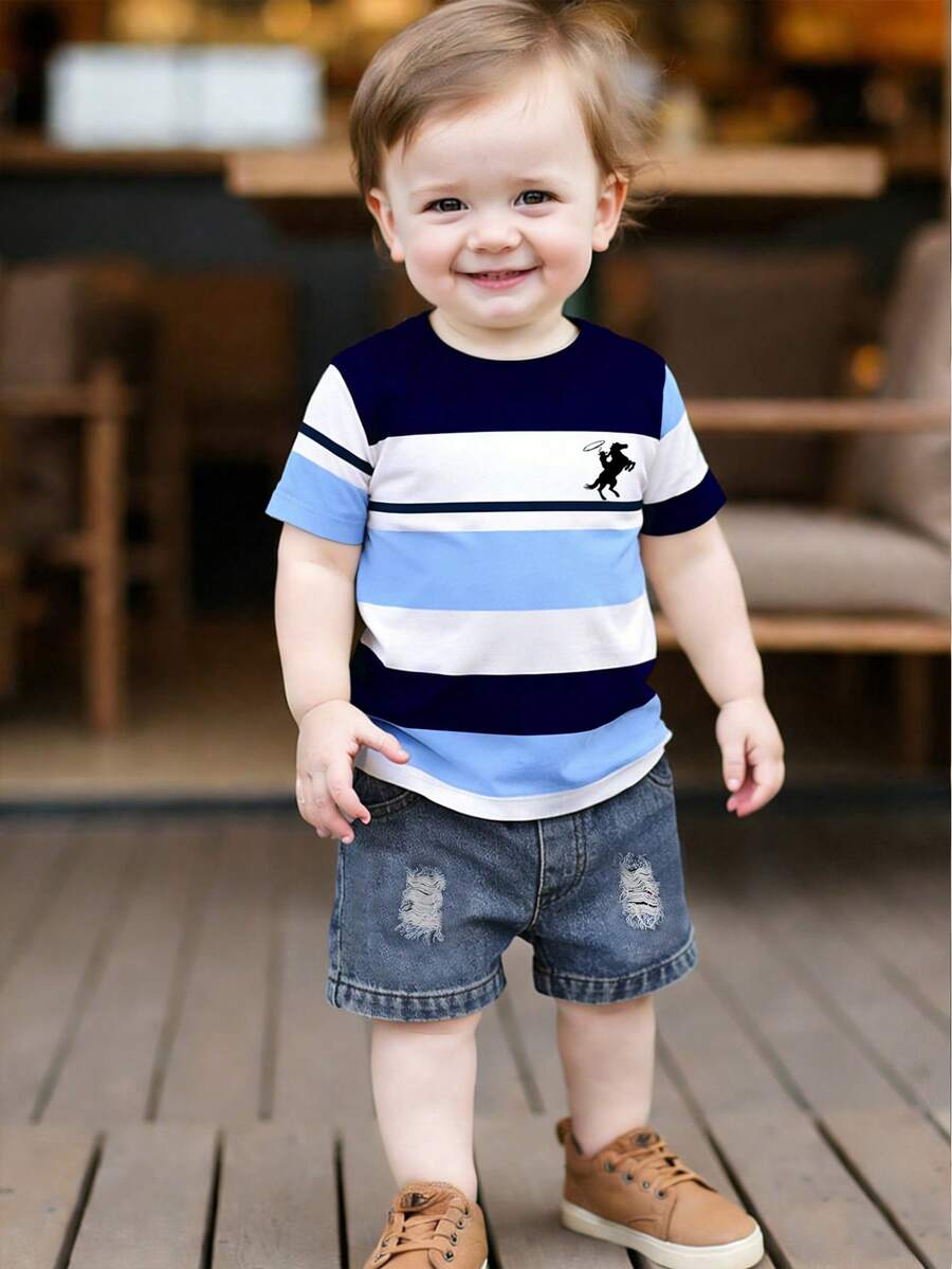SHEIN Playful Pals 男婴两件套服装,时尚简约logo条纹印花圆领短袖T恤搭配短裤,适合夏季外出穿着。 - 彩色 - 查看 1