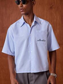 AKNOTIC 男士条纹字母印花口袋休闲通勤短袖衬衫 - 藍白色 - 查看 6