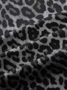 Betty Boop x SHEIN Áo thun nam tay ngắn cổ tròn in họa tiết da báo tối giản, in toàn thân. - trắng - Xem 7