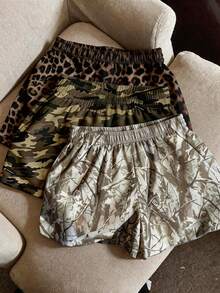 Resyla 豹纹、树叶、迷彩数码印花女式短裤，送朋友的礼物 - 彩色 - 查看 2