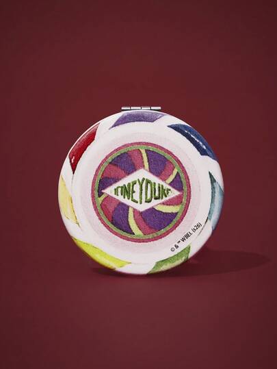 FanGlow HARRY POTTER X SHEIN 1 Piece Cartoon-Shaped Round Leather Folding Makeup Mirror. Square Retro Portable Handheld Makeup Tool Makeup Mirror. Suitable For Girls, Students, And For Daily Makeup And Commuting.