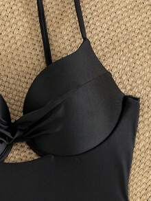 ROMWE Goth Eleganter schwarzer Badeanzug für Damen, einfarbiges minimalistisches Design, gepolsterter Push-Up-BH, Unterbügelunterstützung, dünne Träger, offener Rücken mit Twist-Detail, ausgeschnittene Brust, Schleifenrücken, schlankend & schmeichelhaft, geeignet für Urlaub, Strand, Party, Frühling/Sommer - Schwarz - Übersicht 10