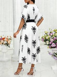 SHEIN Lady 大码撞色V领中袖复古时尚夏季休闲连衣裙 - 彩色 - 查看 2