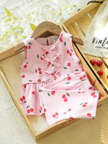 SHEIN Vintaside Kids 女婴两件套夏季套装，蓝白格子樱桃印花无袖上衣搭配同色长裤，清新乡村风，适合海滩度假、公园郊游和日常穿着。 - 粉色 - 查看 4