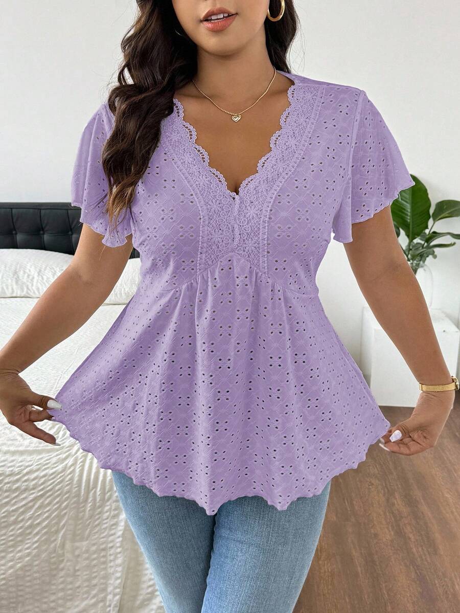 SHEIN Frenchy Kaos Wanita Ukuran Besar Motif Tie Dye Bunga Model A-Line Leher V dengan Patchwork Renda dan Tekstur - Purple - View 1
