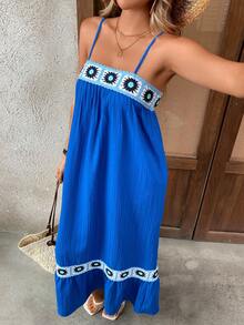 SHEIN Holidaya Vestido de Alça Novo de Primavera/Verão para Mulheres, Vestido de Alça Elegante de Férias Romântico Casual de Verão com Contraste de Crochê Manual Floral, Recorte Vazado, Busto Envolvente, Bainha em A-Line, Vestido Casual de Praia de Verão para Mulheres, Traje de Vestido de Verão Italiano, Vestido de Férias - Azul Royal - Visão 6