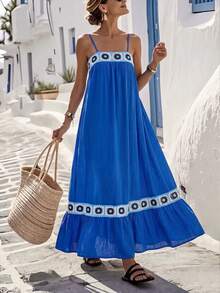 SHEIN Holidaya Vestido de Alça Novo de Primavera/Verão para Mulheres, Vestido de Alça Elegante de Férias Romântico Casual de Verão com Contraste de Crochê Manual Floral, Recorte Vazado, Busto Envolvente, Bainha em A-Line, Vestido Casual de Praia de Verão para Mulheres, Traje de Vestido de Verão Italiano, Vestido de Férias - Azul Royal - Visão 1