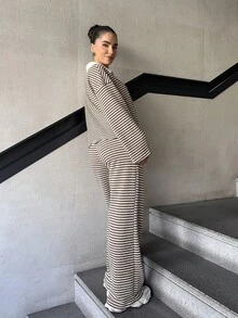 Marta Soriano Conjunto de 2 piezas para mujer con camiseta de manga larga de hombros caídos de cuello en V a rayas y pantalones a rayas de cintura elástica, traje de suéter de invierno, otoño/invierno - Marrón - Ver 5