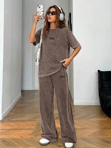 SHEIN EZwear 两件套女士休闲套装 - 水洗棕色T恤和裤子套装，日常穿着 - 棕色 - 查看 5