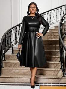 SHEIN Lady Vestido de talla grande de línea A con cinturón, cuello redondo, de tela de PU, color vino tinto, para otoño e invierno - Negro - Ver 5