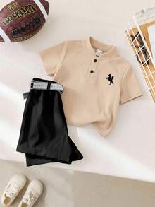 SHEIN 2件套男婴舒适休闲时尚藏蓝色珠地布POLO衫（立领短袖）和白色短裤（带腰带），适合室内、室外、日常、运动、玩耍、派对、拍照、度假、节日、幼儿园等场合。 - 卡其色 - 查看 7