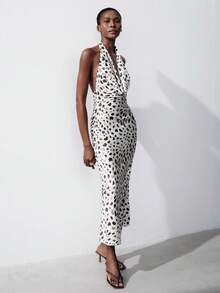 Aveloria Modichic 优雅的数码印花连衣裙，象牙色底色点缀黑色圆点，现代时尚风格，适合正式派对、浪漫约会、盛大晚宴、度假晚餐和特殊场合，展现性感魅力和时尚优雅。高贵优雅的露背性感不对称金属扣装饰细肩带修身连衣裙。 - 彩色 - 查看 4