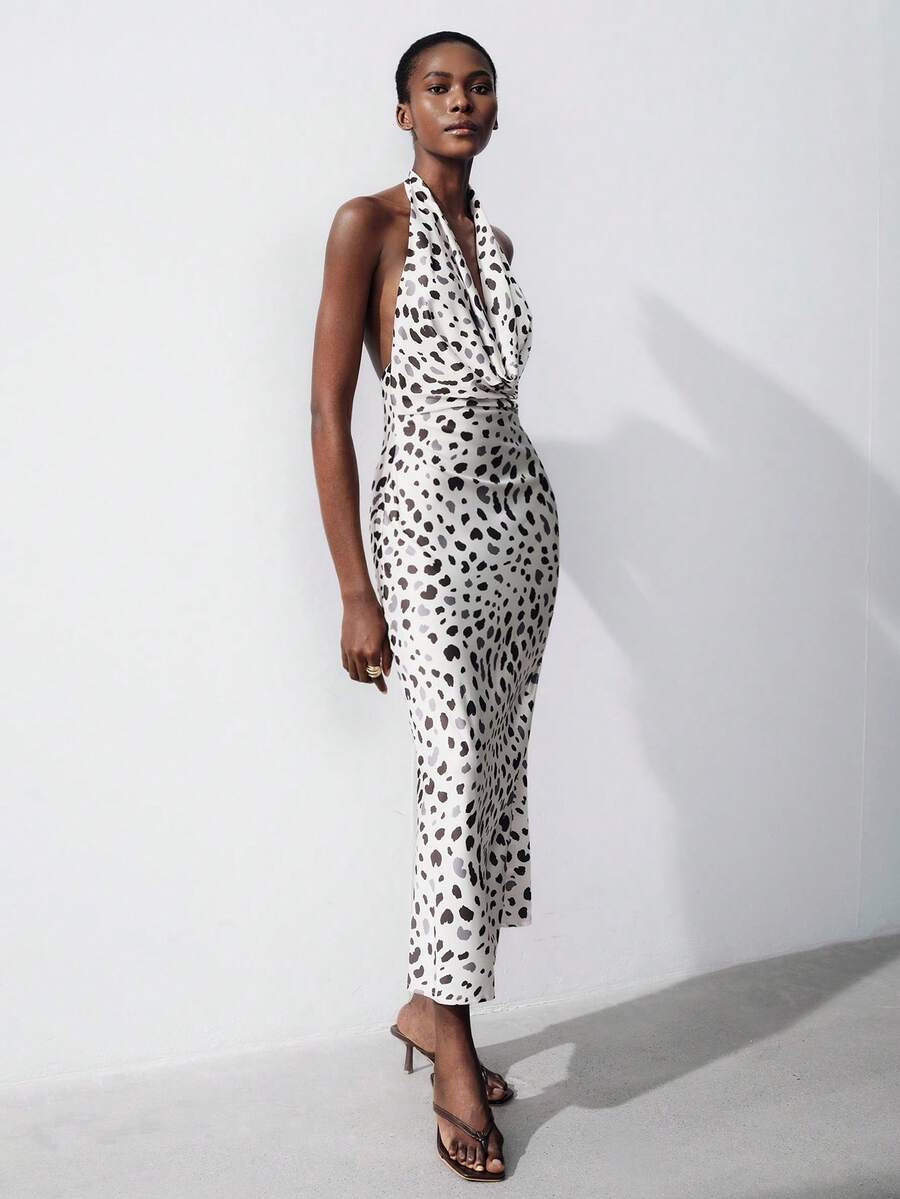 Aveloria Modichic Đầm in kỹ thuật số thanh lịch, nền màu trắng ngà với chấm bi đen, phong cách hiện đại sang trọng, phù hợp cho các bữa tiệc trang trọng, hẹn hò lãng mạn, dạ hội, bữa tối nghỉ dưỡng và các dịp đặc biệt, tôn lên vẻ quyến rũ gợi cảm và sự thanh lịch thời trang. Đầm ôm sát eo, dây mảnh, hở lưng gợi cảm cao cấp, thiết kế bất đối xứng với khóa kim loại trang trí. - Nhiều màu - Xem 1