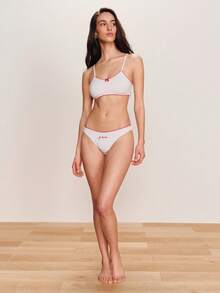 lacRébo 可爱白色内衣套装，饰以红色细节，三角文胸搭配同款丁字裤，Je T'aime 法式刺绣浪漫内衣套装，别致文胸内裤套装，春夏法式巴黎风情内衣套装 - 白色 - 查看 5