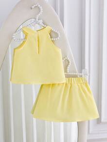 SHEIN Souflis 2件組幼兒女寶寶可愛夏季淡黃色3D花朵貼花背心上衣與喇叭裙生日套裝 - 黃色 - 查看 2