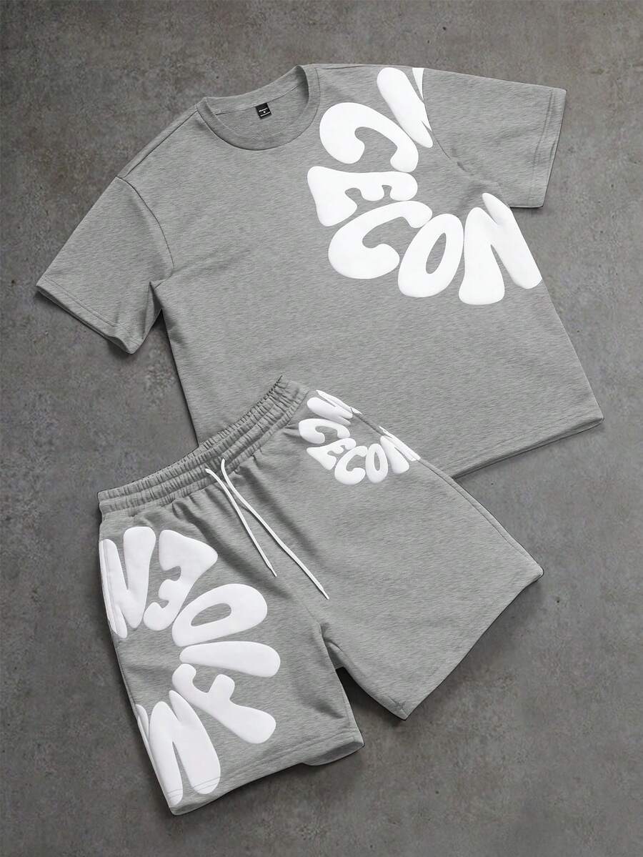 PAVTROS Bộ đồ nam gồm áo thun ngắn tay cổ tròn in chữ và quần short, kiểu dáng thường ngày. - Màu Xám nhạt - Xem 1