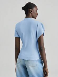 Ontre 女款淺藍色夏季優雅針織上衣，短袖立領不對稱袖 T-shirt，休閒上班教師穿搭，舒適彈性面料 - 藍色 - 查看 4