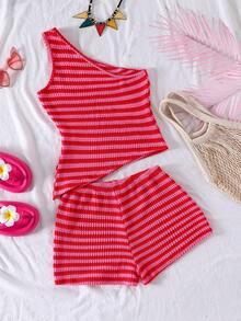 Bộ đồ đi biển mùa hè ngọt ngào dành cho các cô gái tuổi teen: Áo crop top không tay, hở vai, ôm sát, vạt áo bất đối xứng và quần short dệt kim kẻ sọc nhiều màu sắc. - Đỏ - Xem 2