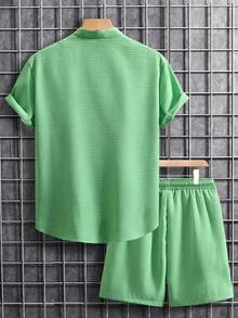 Manfinity RSRT Bộ đồ nam màu trơn gồm áo sơ mi ngắn tay cài một hàng khuy và quần short, thích hợp cho kỳ nghỉ. - Màu xanh Bạc hà - Xem 2