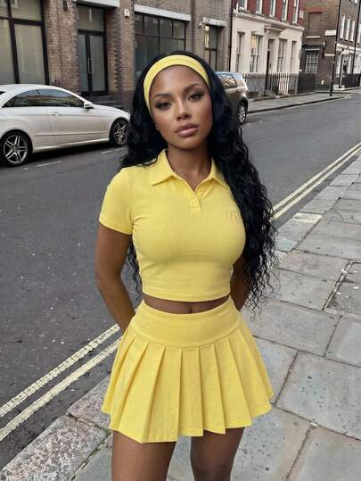 Slaydiva Bộ đồ nữ hai mảnh -A - Thích hợp cho đầu xuân, lễ hội âm nhạc xuân hè, ngày Valentine, lễ Phục Sinh, phong cách thường ngày đơn giản và cơ bản, phong cách đường phố Y2K ngọt ngào, bán chạy nhất, hẹn hò hàng ngày, phong cách cô gái nóng bỏng, gợi cảm, thể thao và sành điệu, cổ polo, vạt trước mở, tay dài, áo thun ngắn tay dài xếp ly bên hông + chân váy xếp ly, chân váy mini, màu vàng nhạt, bộ đồ hai mảnh dành cho nữ -A