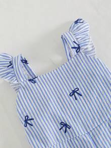 SHEIN Bộ áo liền quần cho bé gái họa tiết sọc dọc, có nơ và viền bèo nhún, kiểu dáng giản dị và dễ thương, thích hợp cho mùa xuân/hè. - Màu xanh lam - Xem 3