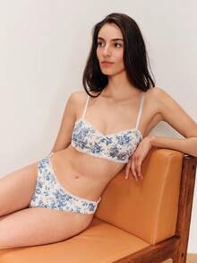 lacRébo Bộ đồ lót in hoa màu xanh dương với viền ren và chi tiết nơ, áo ngực có gọng và quần lót gợi cảm cùng màu, phong cách Pháp mùa xuân hè. - Màu xanh lam - Xem 1