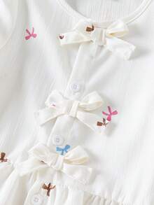 SHEIN 女童可爱蝴蝶印花短袖上衣，简约时尚，适合休闲、度假、日常、外出、聚会、上学等各种场合，也适合假日、夏季和旅行穿着。 - 白色 - 查看 7