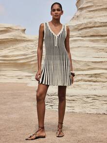Maija 女士条纹纽扣设计无袖休闲针织连衣裙 - 彩色 - 查看 2