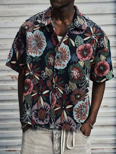 Modcrash Áo sơ mi nam thường ngày, hoàn hảo cho kỳ nghỉ biển, với thiết kế dáng rộng kiểu INS, họa tiết graffiti hoa lá đầy màu sắc sáng tạo và phối màu bất đối xứng. Áo có hàng cúc phía trước, phù hợp cho những chuyến đi biển Hawaii, lễ hội âm nhạc và mặc hàng ngày, là món quà lý tưởng cho bạn trai hoặc chồng. Phong cách retro Mỹ, unisex, dáng rộng thoải mái – phù hợp cho cả mặc hàng ngày và trang phục nghỉ hè.