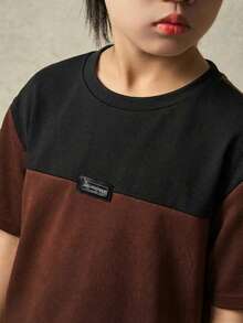 SHEIN Bộ 2 món áo thun ngắn tay cổ tròn phối màu cho bé trai tuổi teen, thích hợp mặc đi làm, đi học, mặc thường ngày, chơi thể thao, mùa xuân/hè. - Nhiều màu - Xem 5