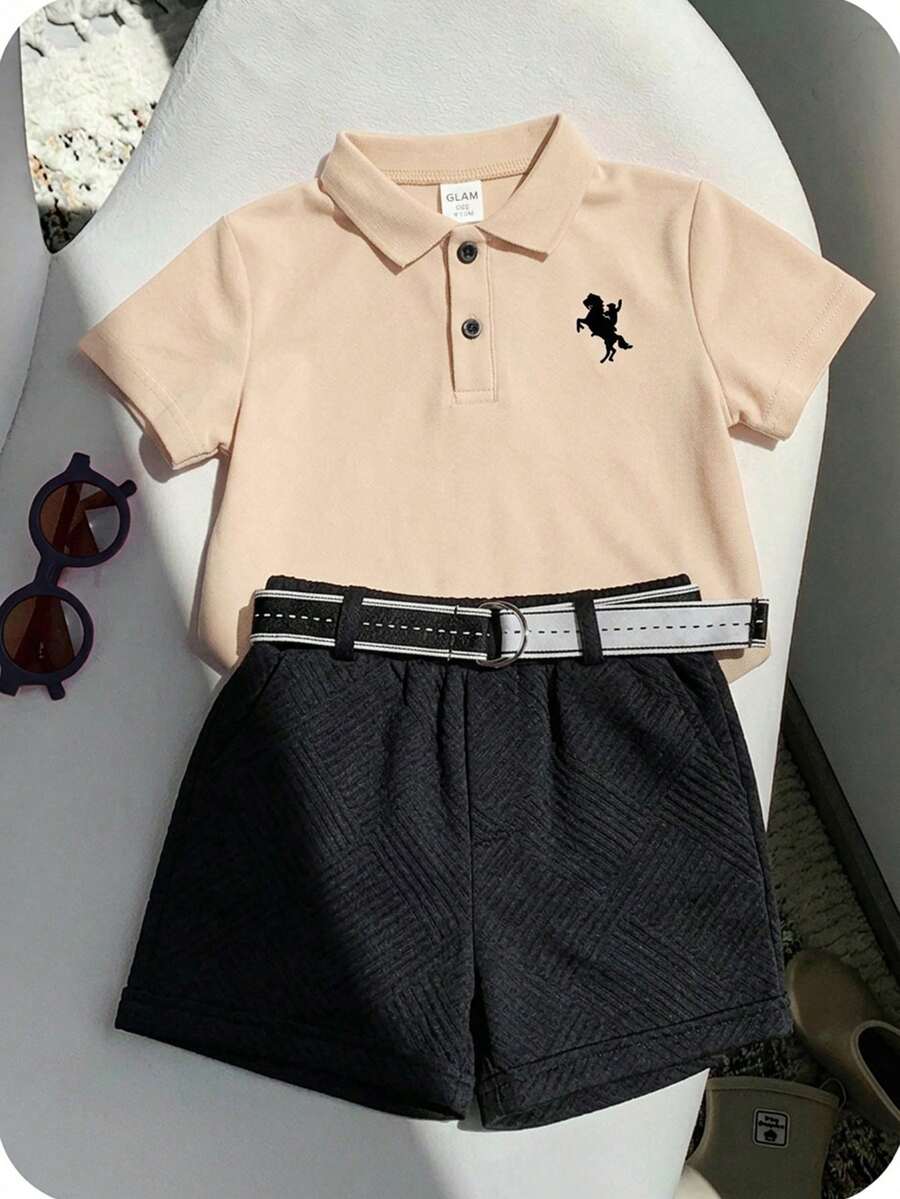 SHEIN 2件套男婴舒适休闲时尚藏蓝色珠地布POLO衫（立领短袖）和白色短裤（带腰带），适合室内、室外、日常、运动、玩耍、派对、拍照、度假、节日、幼儿园等场合。 - 卡其色 - 查看 1