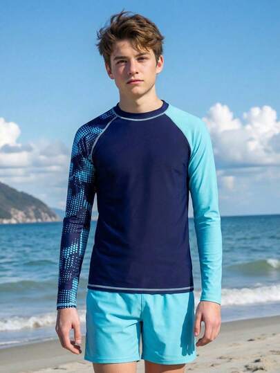 SHEIN Bộ đồ bơi 2 mảnh dành cho bé trai tuổi teen, áo in họa tiết chấm bi và hình học bất đối xứng, quần màu trơn, đồ bơi thời trang thường ngày phù hợp cho bơi lội, kỳ nghỉ hè, bãi biển, tiệc bể bơi.