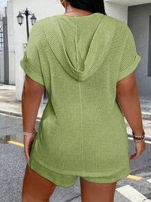 Calvaya 加大码袖口短袖V领木质纽扣装饰华夫格面料T恤+华夫格面料弹力腰短裤休闲套装，2件套 - 綠色 - 查看 2
