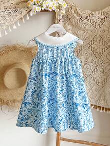 SHEIN Vintaside Kids Đầm trẻ trung, thời trang, năng động cho bé gái mùa xuân/hè, họa tiết thêu hoa tinh tế trên thân trước, cổ áo xếp ly màu tím, kết hợp với phần thân áo không tay in họa tiết hoa nhí màu tím, cài cúc phía trước, phù hợp với phong cách đồng quê dễ thương, nữ tính, thanh lịch và thoải mái, lý tưởng cho mặc hàng ngày, đi học, đi chơi, nghỉ lễ, dự tiệc mùa xuân/hè. Trang phục mùa hè. Đầm dự tiệc thanh lịch. Trang phục mùa hè. Đầm mềm mại. - Màu xanh Cadet - Xem 2