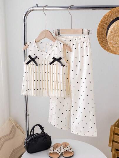 SHEIN Genkimix Kids 女童简约时尚波点蝴蝶结装饰褶皱无袖上衣搭配宽松直筒裤套装，春夏活力休闲装扮