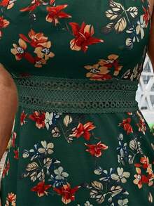 SHEIN Holidaya 女士印花撞色蕾丝夏季度假连衣裙 女士度假套装 女士夏季连衣裙 女士夏季套装 女士度假连衣裙 印花连衣裙 - 墨綠色 - 查看 5